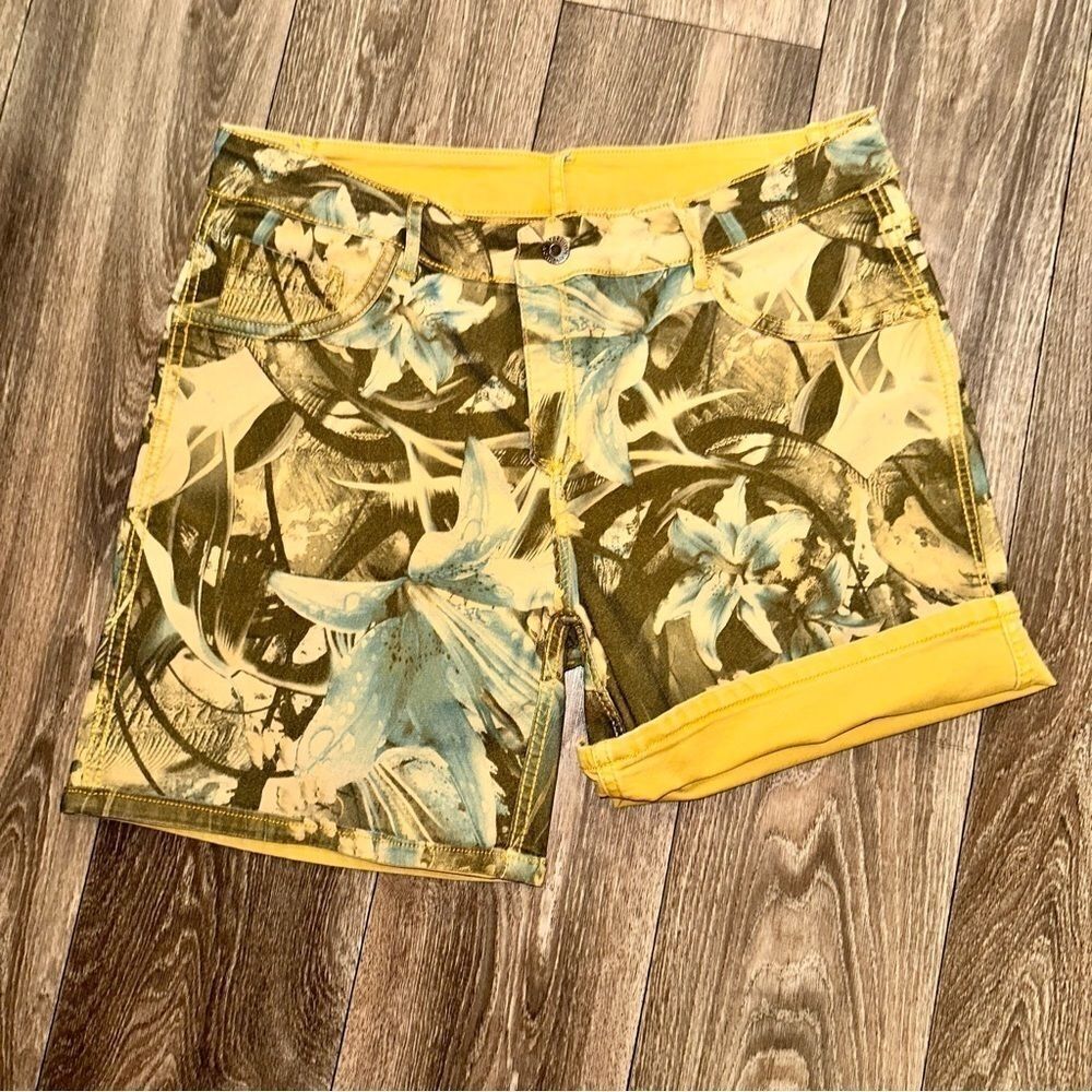 Onado reversible Bermudas Blue lilies- solid mustard